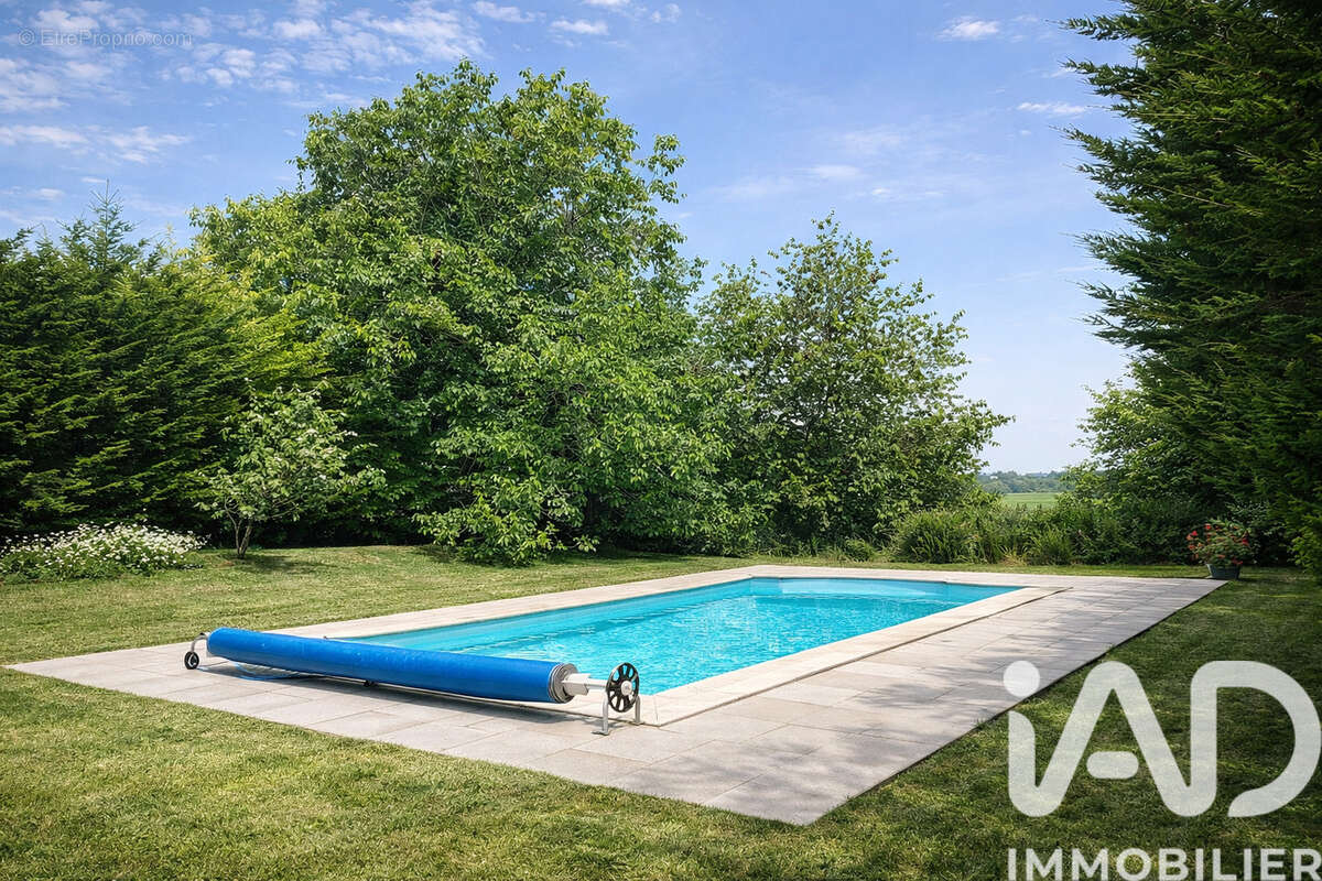 Maison 254 m² à Chalais  - photo 4