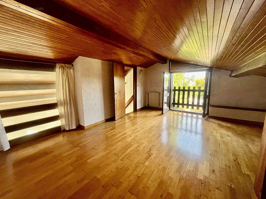 Secteur Villeneuve-sur-Lot, dans un quartier résidentiel, venez découvrir cette jolie maison d'architecte des années 80, avec vi - photo 9