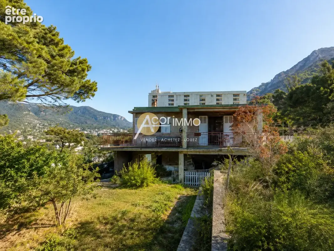 Toulon   une propriété 5 chambres sur  plus de 10 000m2 de terrain - photo 7