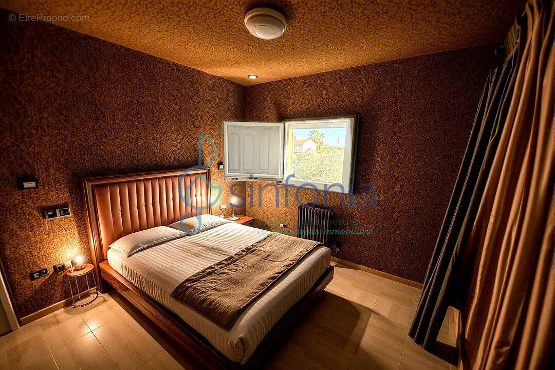 Maison à GALLARGUES-LE-MONTUEUX