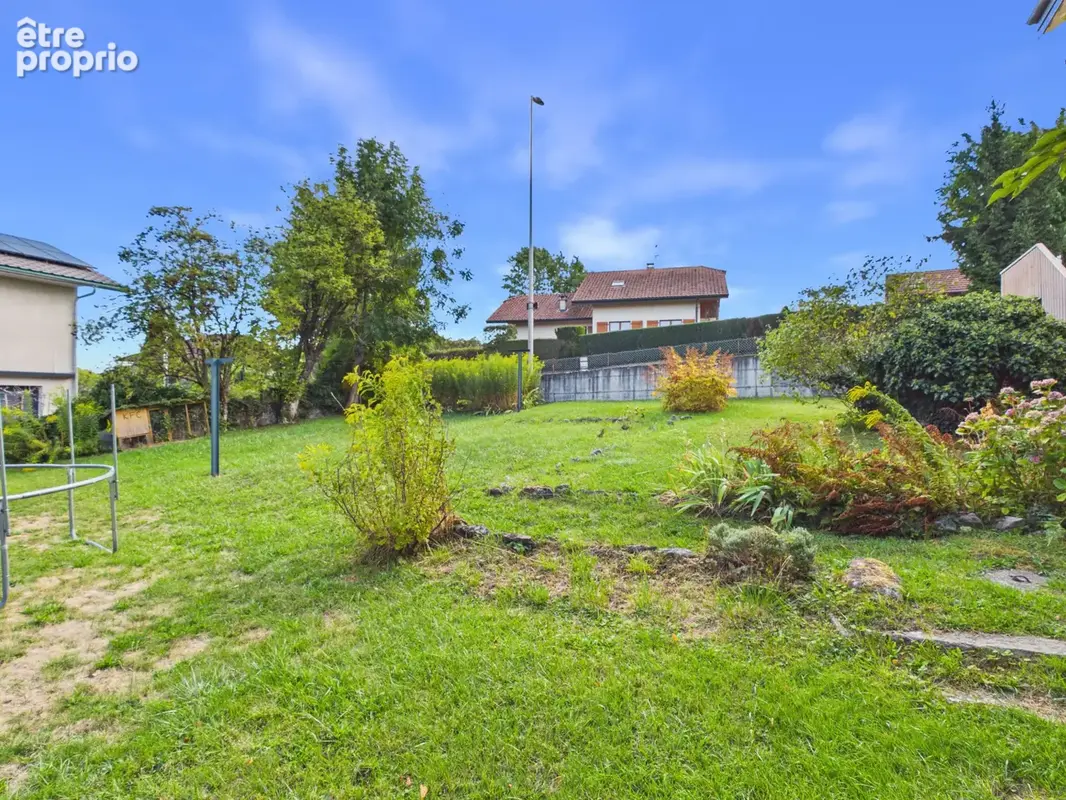 Maison composée de 3 appartements et terrain de 2 378 m2 - photo 3