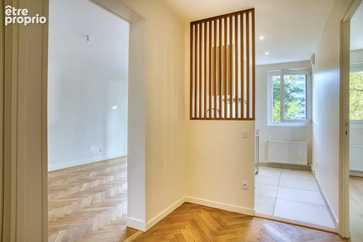 Sainte Foy les Lyon-Charcot, Appartement rénové avec cachet type 2 et balcon à vivre - photo 2