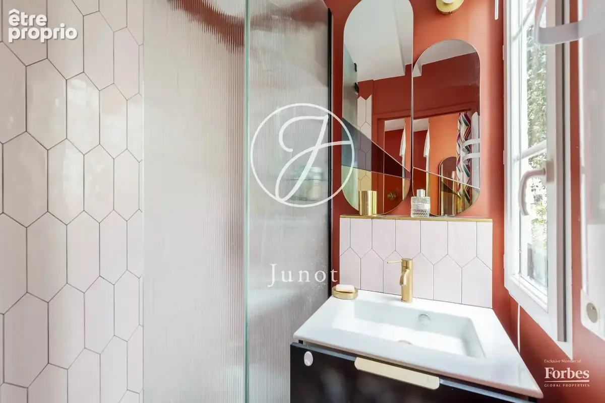 Paris 18e - HAUT MONTMARTRE / RUE BERTHE - Appartement - 2 pièces - 28,15m² Carrez - 1 chambre sur cour arborée - photo 17