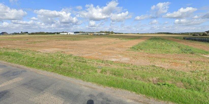 Terrain à PARCAY-MESLAY