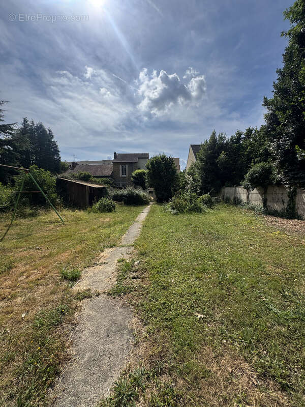 Ensemble immobilier à LIMOGES comprenant deux maisons (une louée et une vide) sur une belle parcelle de 840 m2. - photo 8
