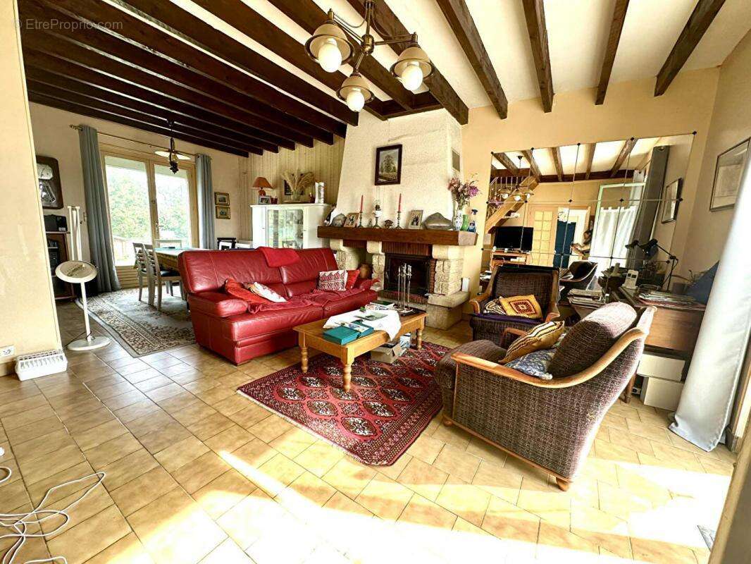 Maison à MONTREUIL-LE-HENRI