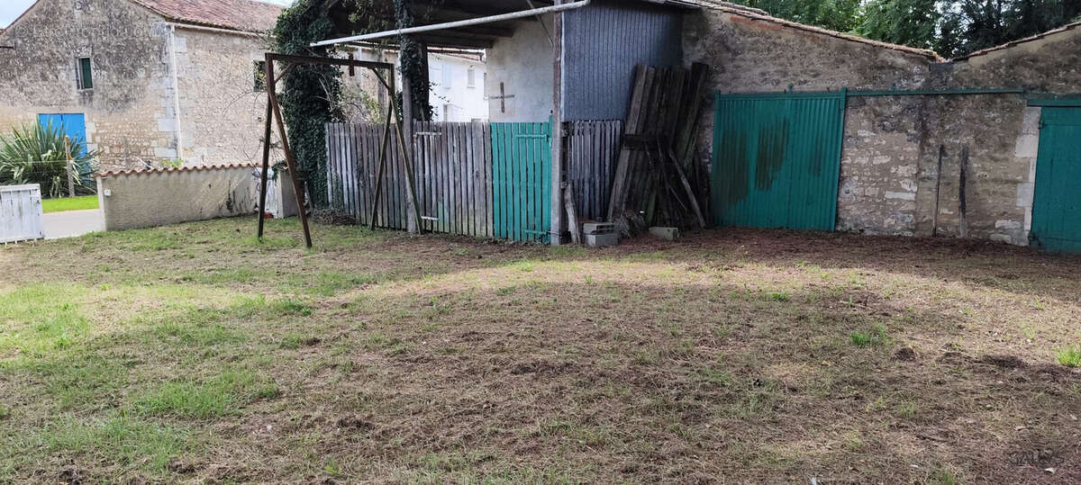 Maison à SAINT-SIMON-DE-PELLOUAILLE