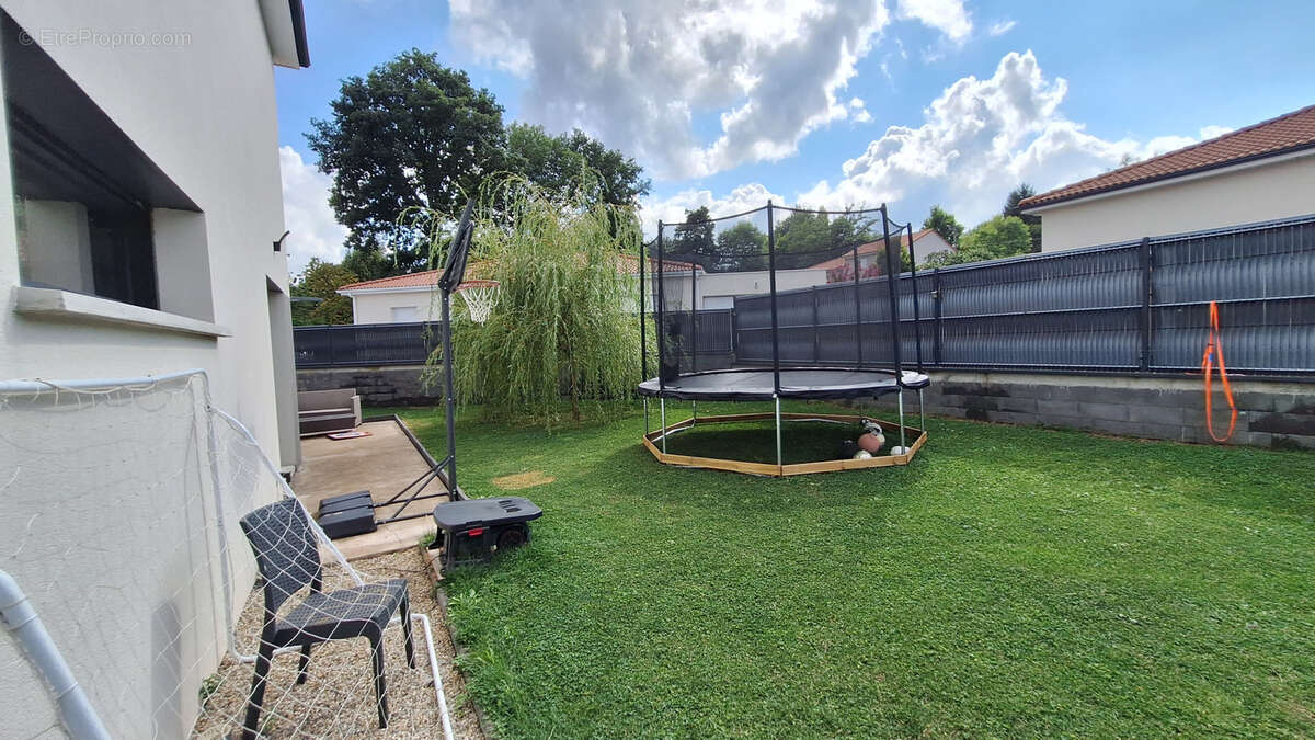 Maison à CHANAT-LA-MOUTEYRE