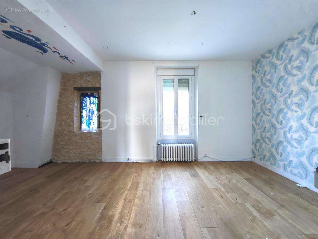 Maison à SAINT-PIERRE-LES-NEMOURS