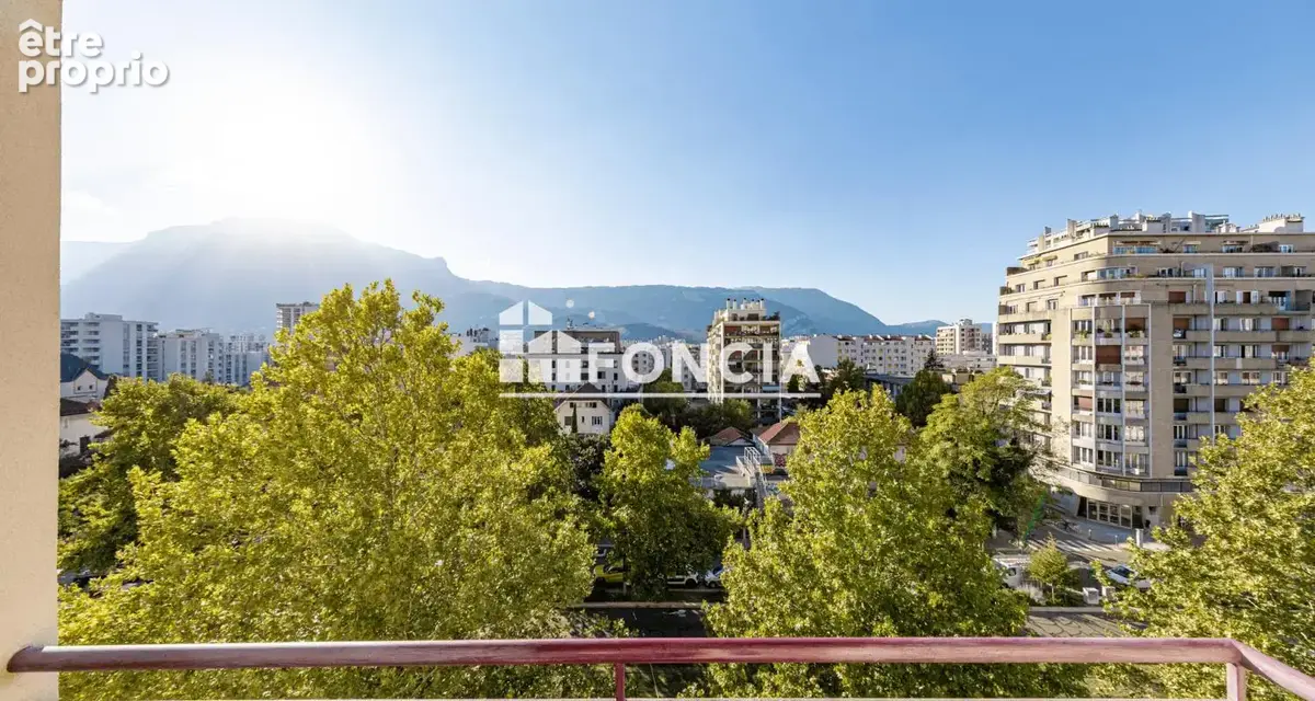  grenoble – 43 cours de la libération – t3 rénové avec vues exceptionnelles !  - photo 1