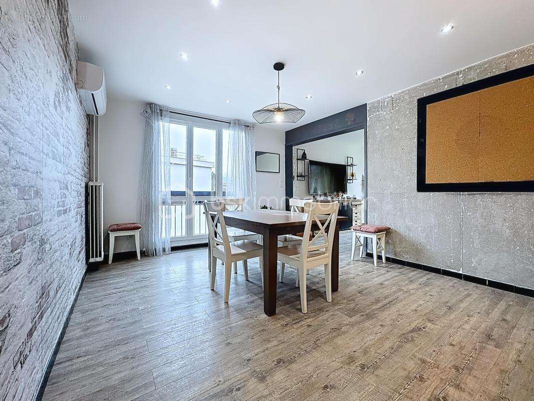 Appartement à FONTAINE