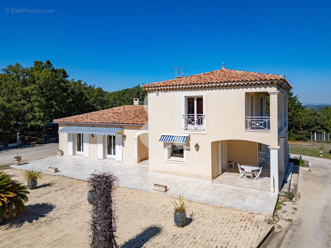 Maison à EYRAGUES