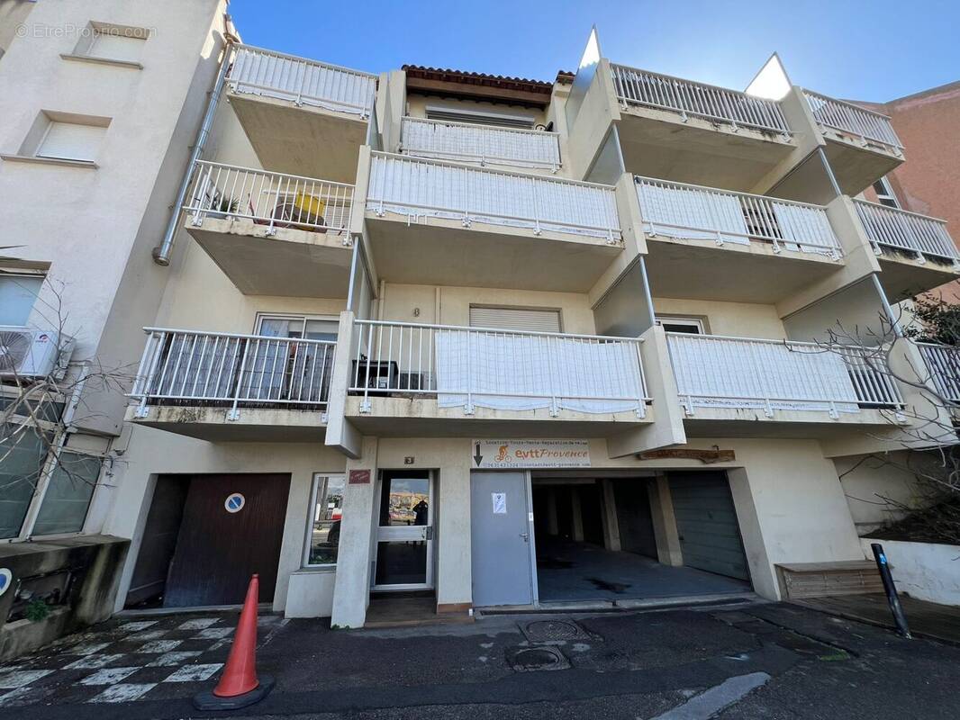 Parking à MARSEILLE-8E