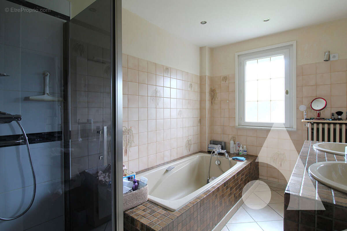 Maison à CHEVRIERES