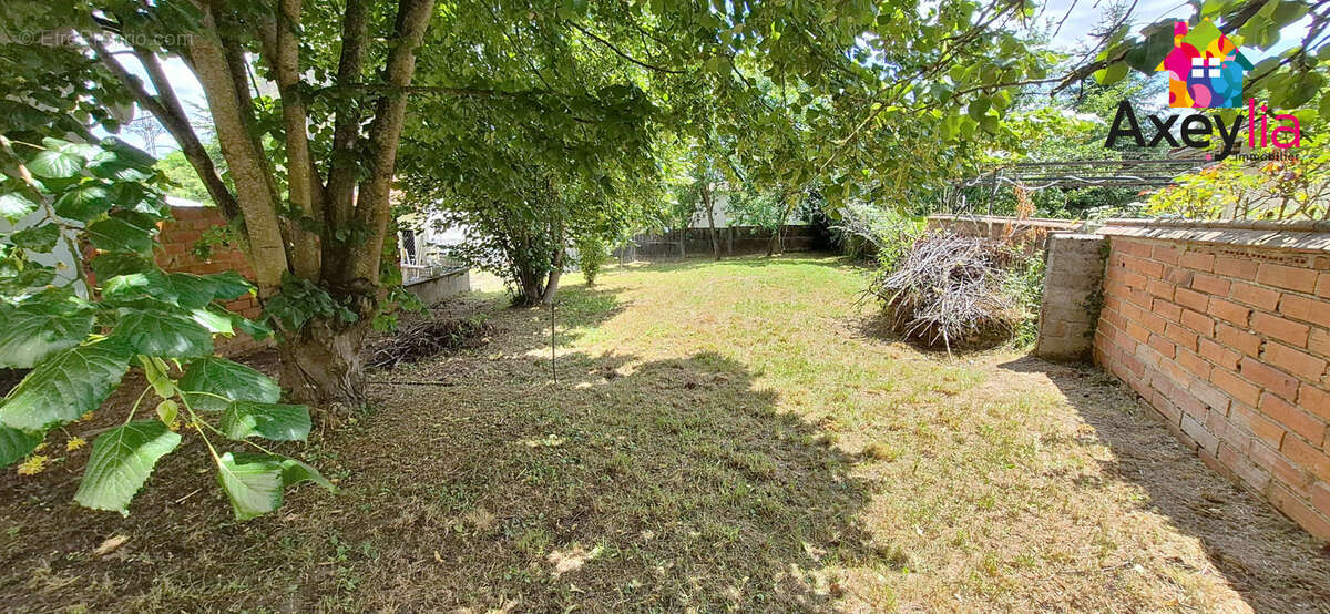 A vendre - secteur melay - maison de village avec terrain a restaurer - photo 8