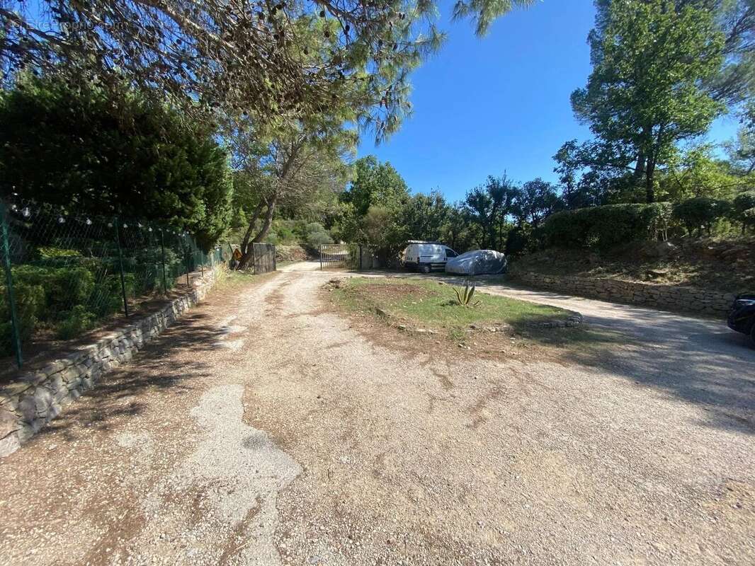 Maison à MEOUNES-LES-MONTRIEUX