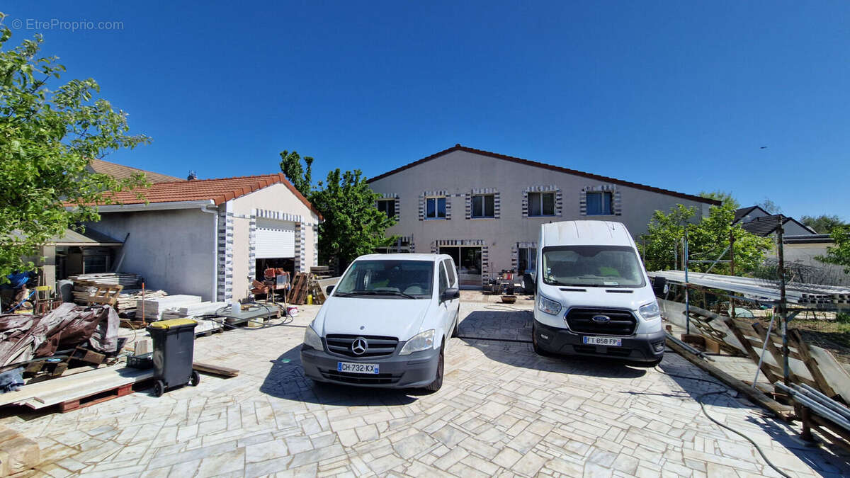 Appartement à VAUGRIGNEUSE