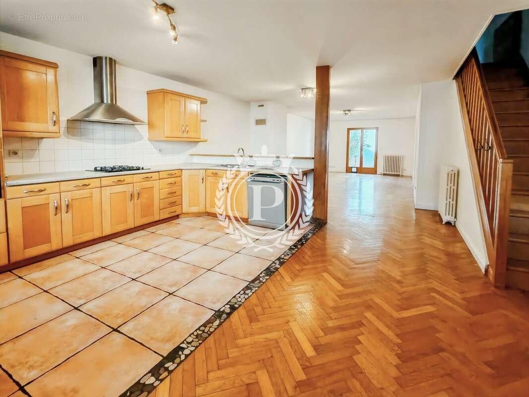 Maison 200 m² à Bagnolet  - photo 8