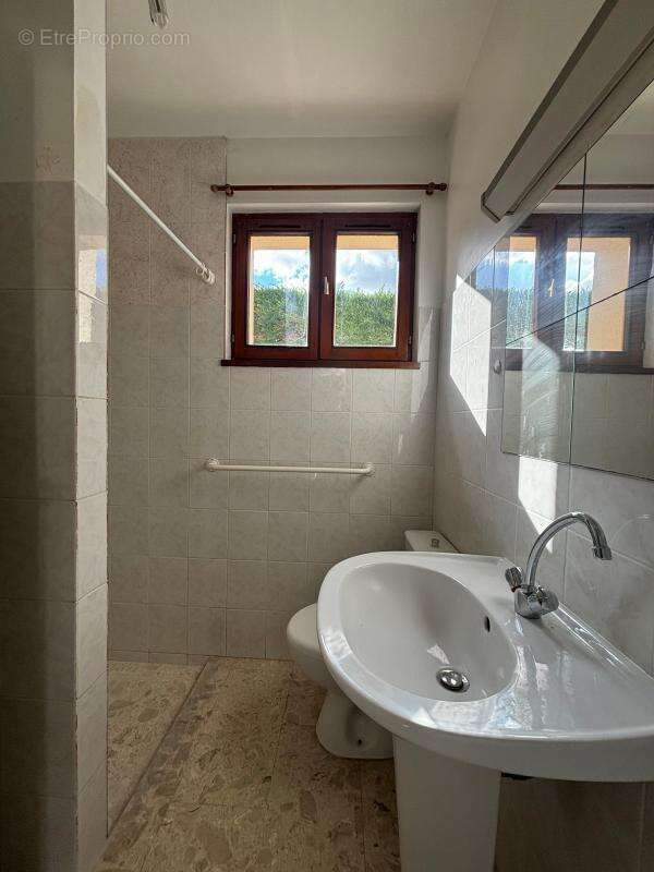 Appartement à LACROIX-SAINT-OUEN