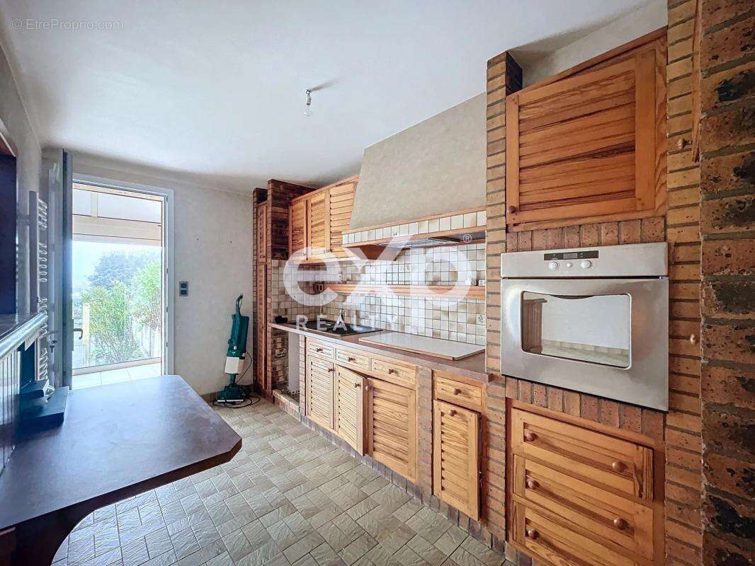 Maison à SAINT-MACAIRE-EN-MAUGES