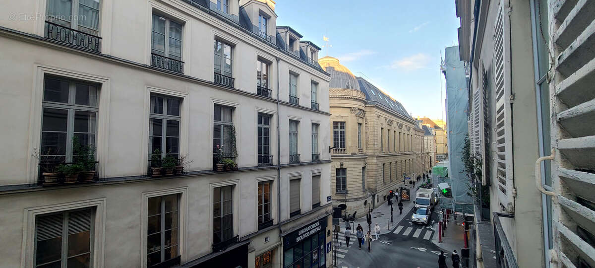 Appartement à PARIS-1E