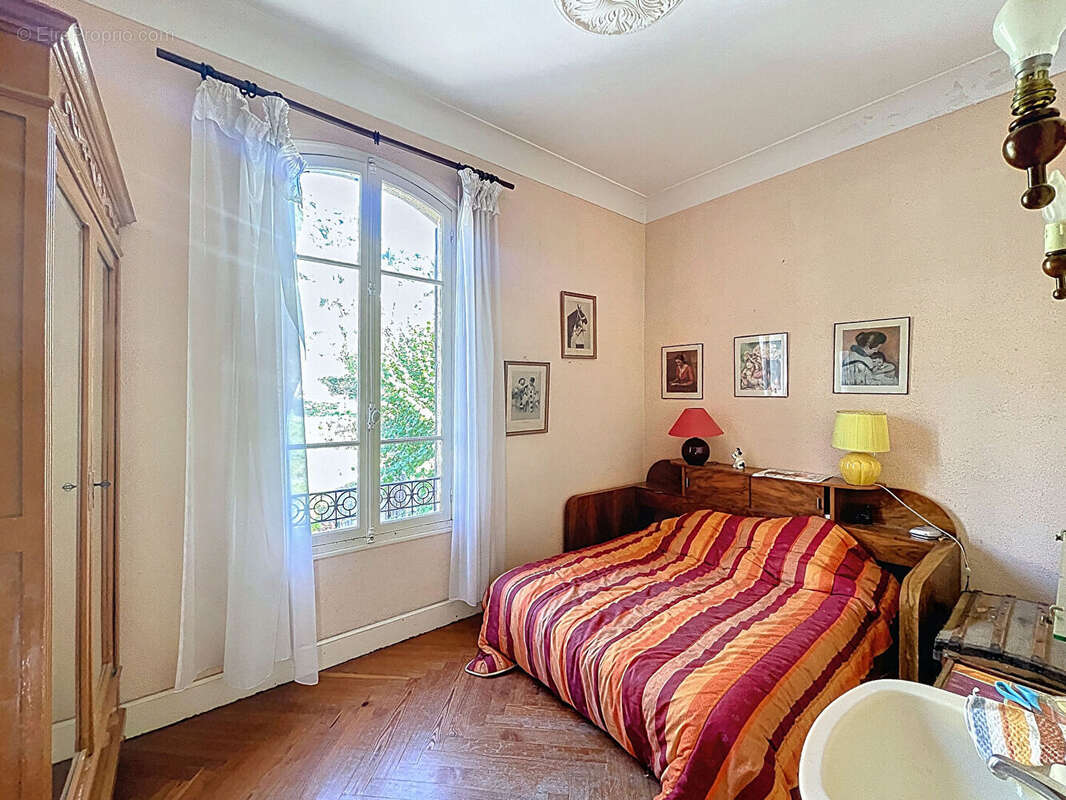 Maison à CASTAGNIERS