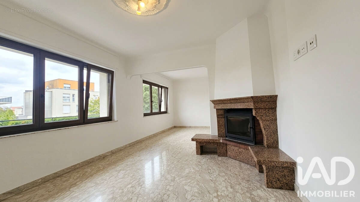 Maison 128 m² à Saint-Privat-La-Montagne  - photo 9
