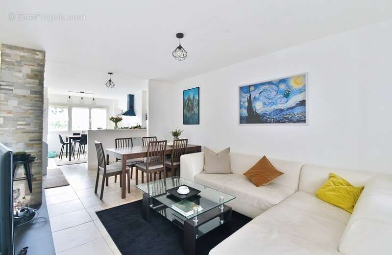 Exclusivité – Appartement T3 à ANNEMASSE (74),Cave et Parking - photo 2