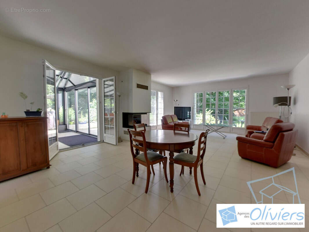 Maison à DAMPIERRE-EN-YVELINES