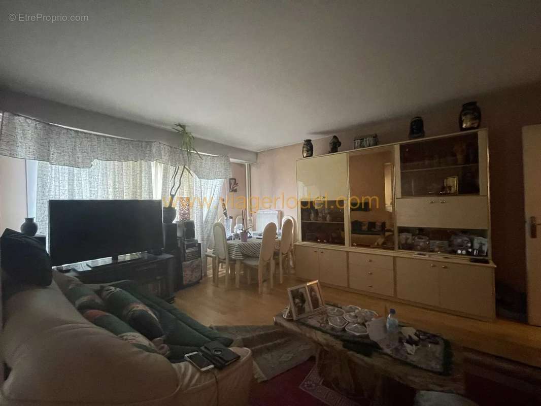 Appartement à COURBEVOIE