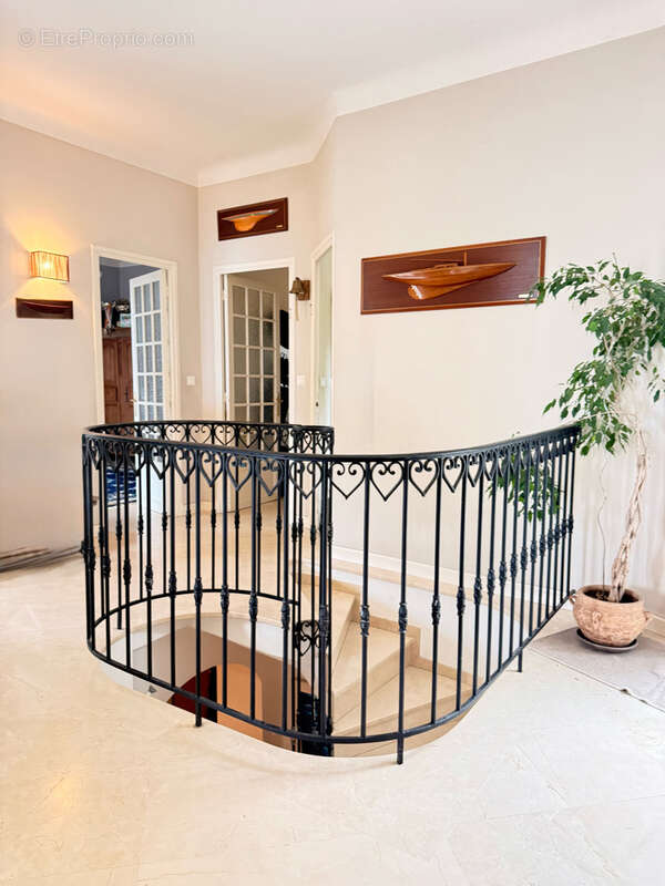 Maison à vendre au Faron , vue mer exceptionnelle - photo 4