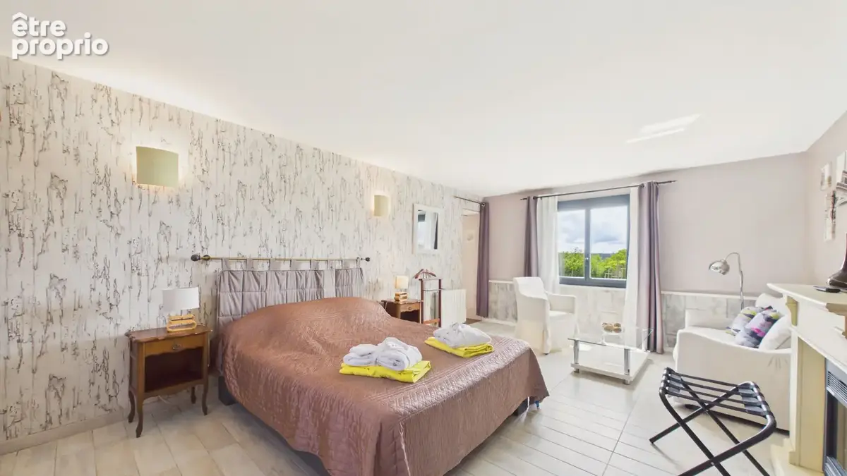 Ensemble immobilier en pierre avec gîte, maison principale, roulottes et piscine près de Cajarc - photo 8