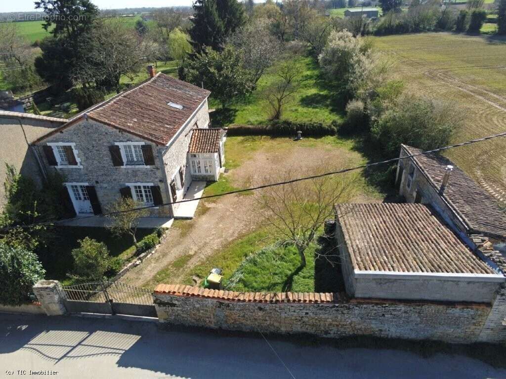 Maison à CIVRAY