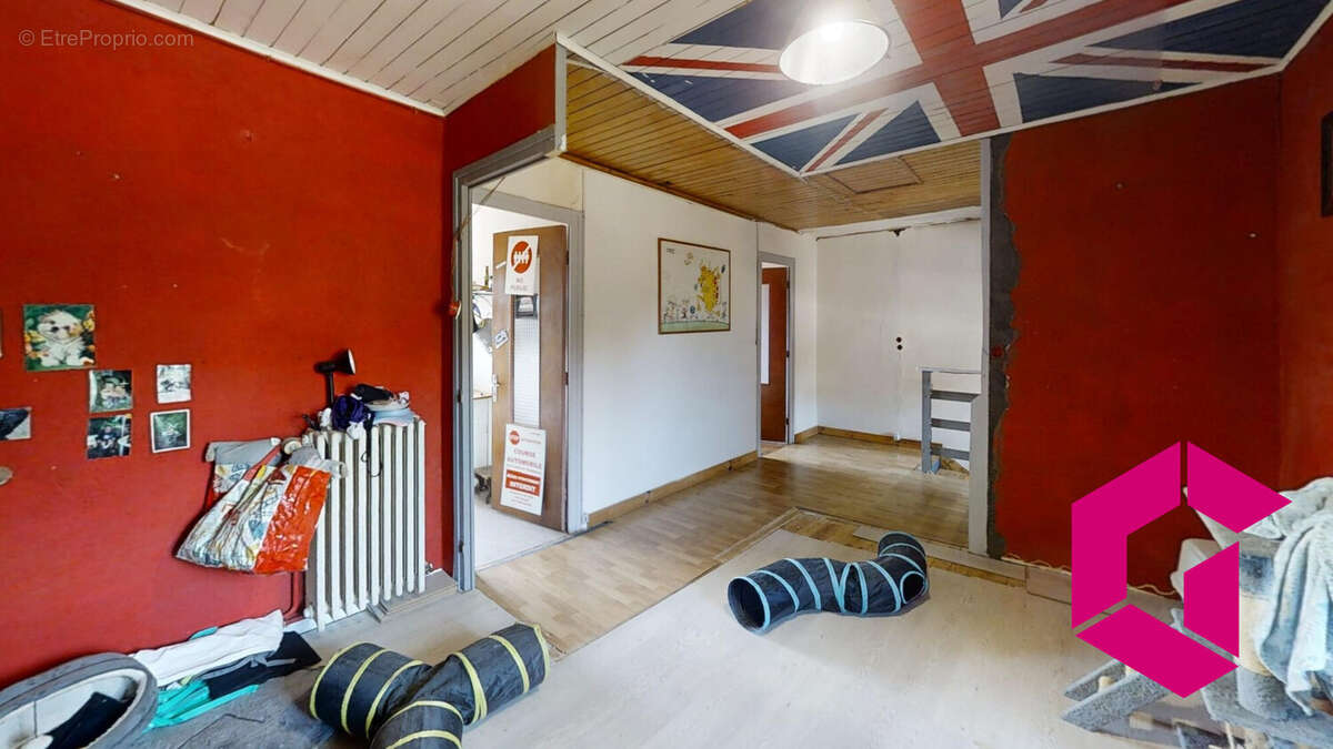 Maison à SAINT-JEURES