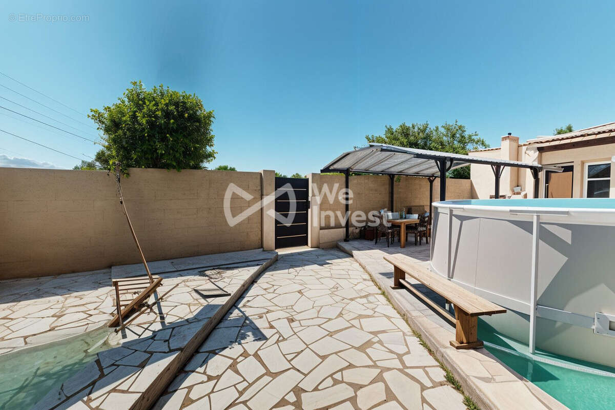 Commerce à SAINT-JEAN-DE-VEDAS