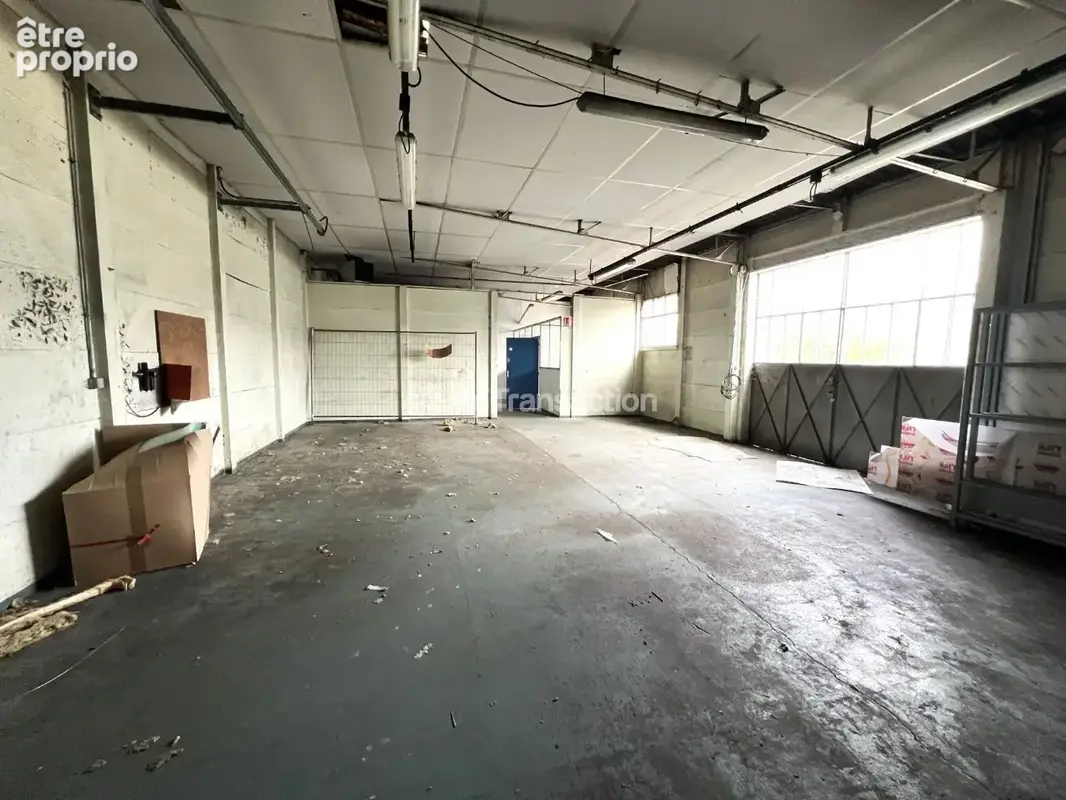 Commerce 915 m² à vendre à Douains (27120) - photo 2