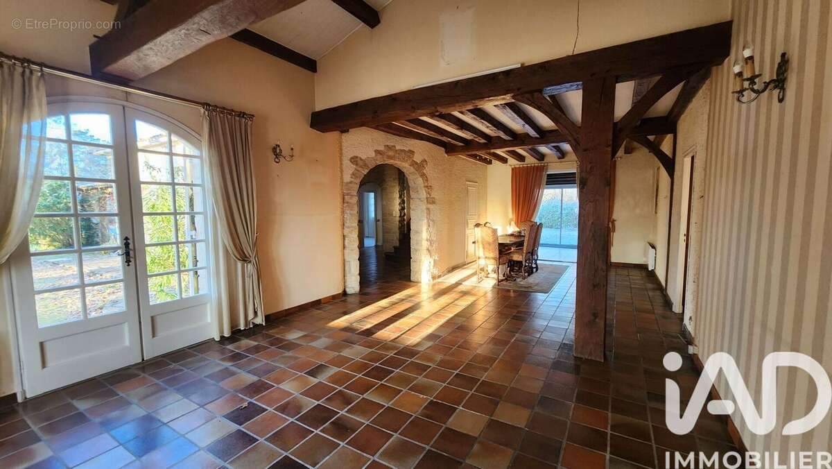 Photo 2 - Maison à MENESPLET