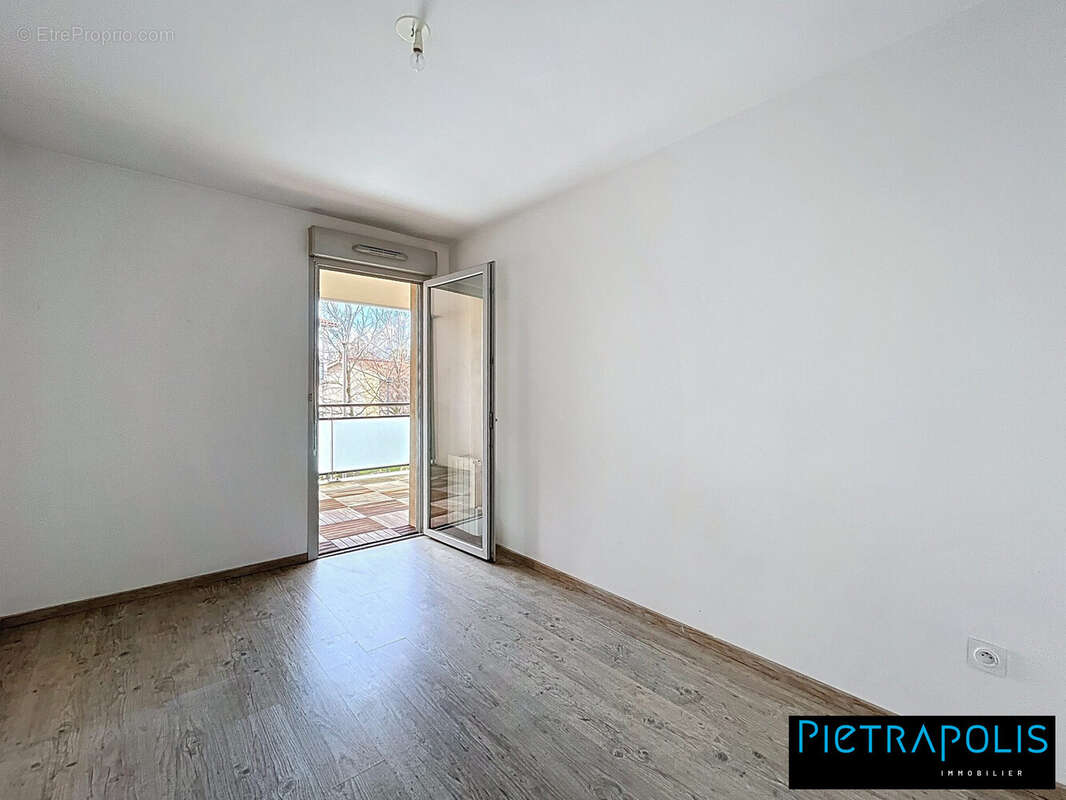 Appartement à SAINT-GENIS-LAVAL