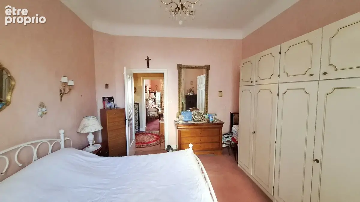 Vente à Vichy appartement 4 pièces de 113m² au 1er étage d'une résidence très recherchée avec ascenseur. - photo 11