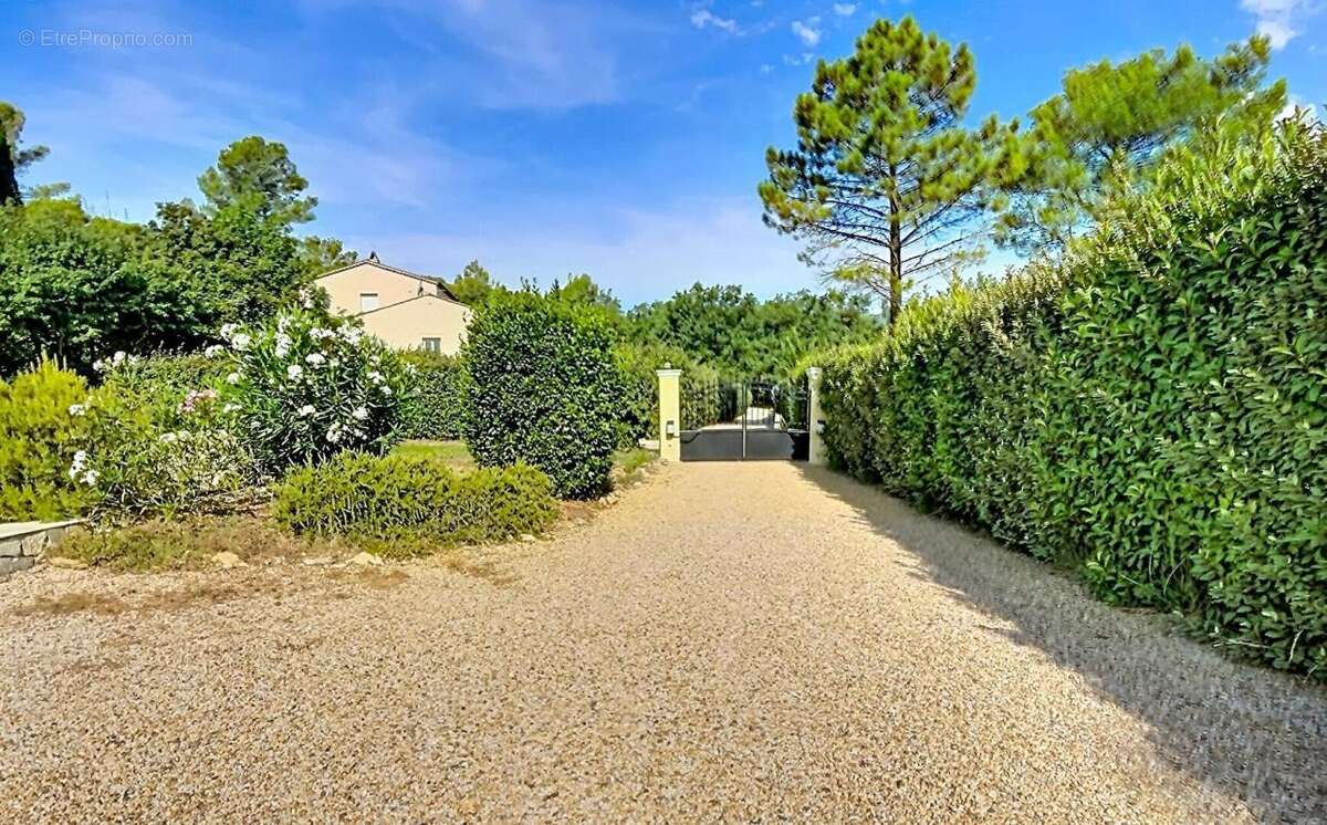 Villa  4 pièce(s) de plain-pied 135 m2 AVEC GARAGE ET PISCINE - photo 15