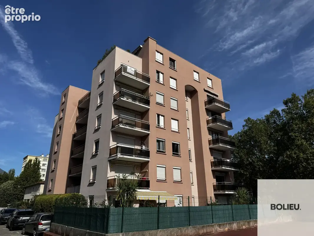 T4 avec balcon, garage fermé et parking - photo 3