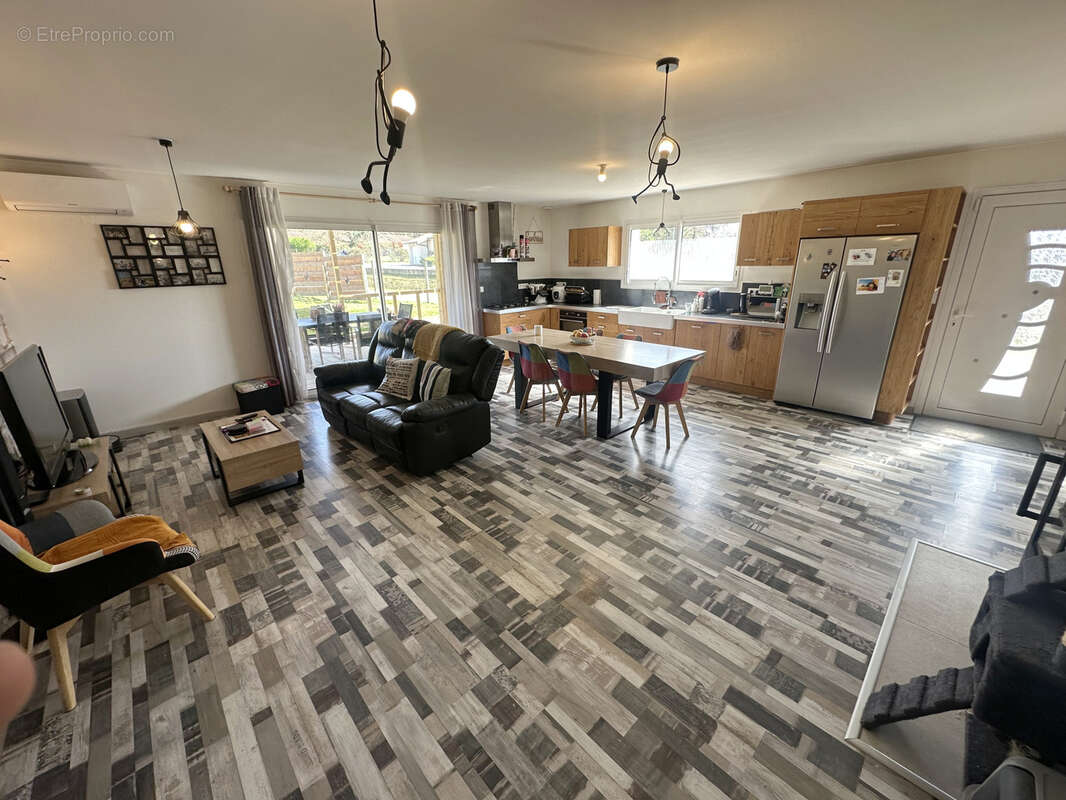 Maison à FOURQUES-SUR-GARONNE