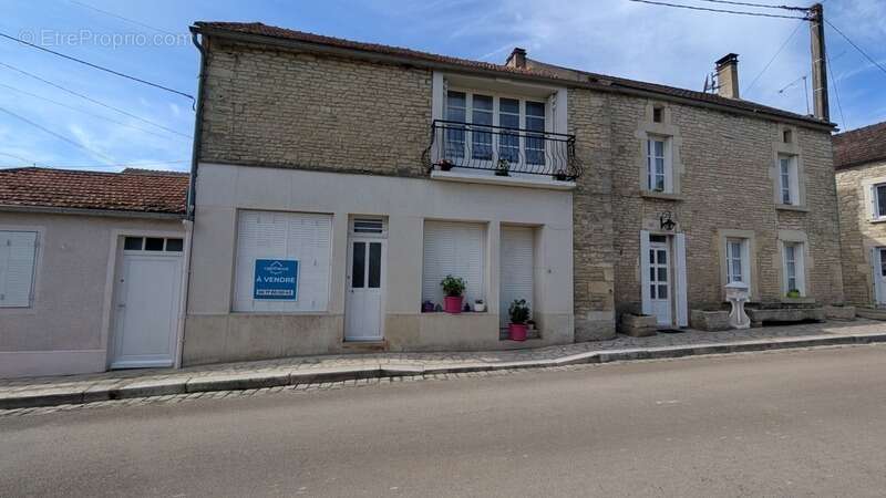 Maison 4 chambres, dépendances et double garage MASSANGIS (89) - photo 3