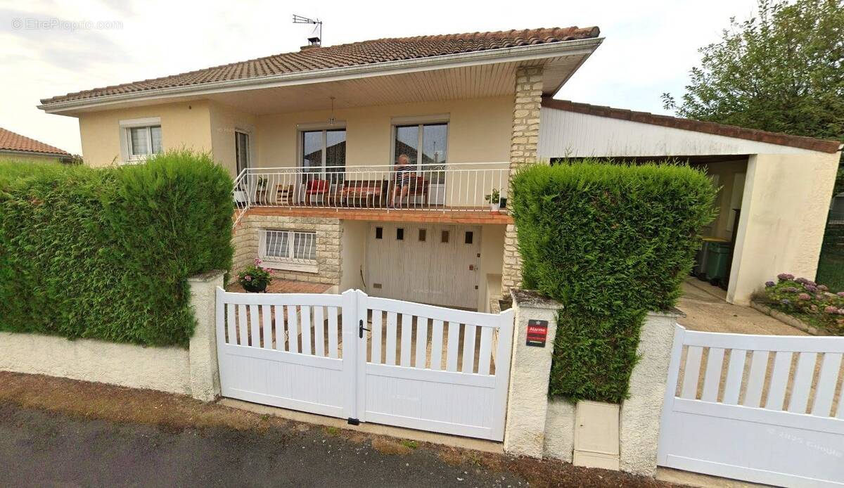 Maison à FONTAINE-LE-COMTE