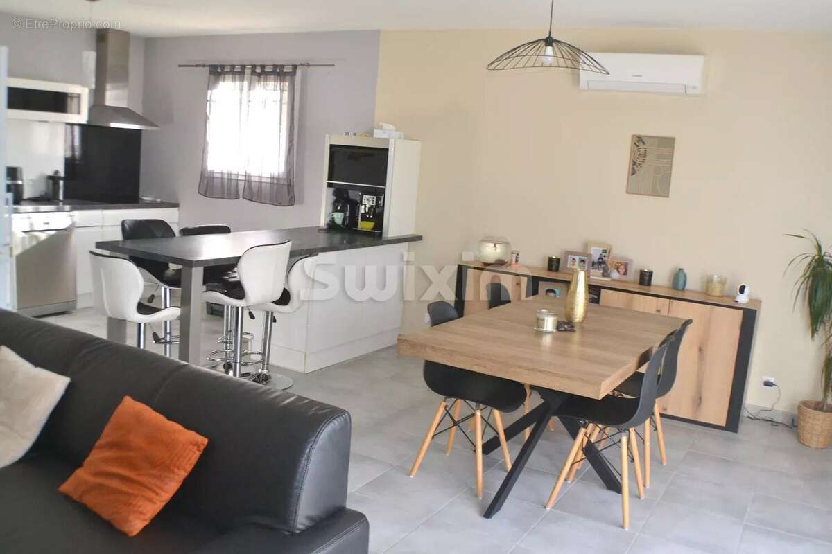 Maison à JONQUIERES-SAINT-VINCENT