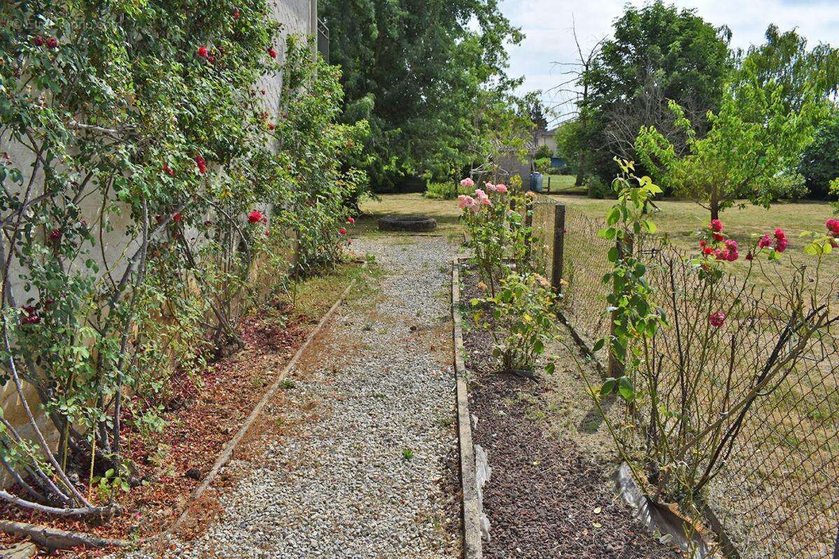 Maison à TERRASSON-LAVILLEDIEU