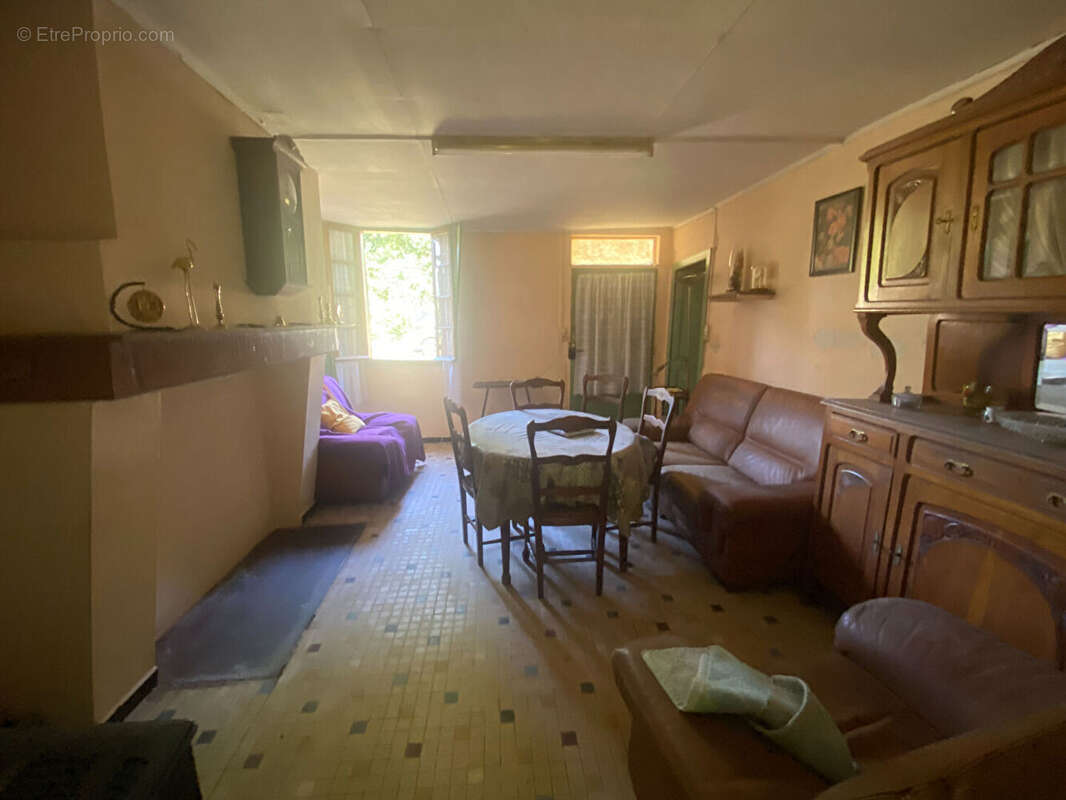 Maison a renover - photo 3