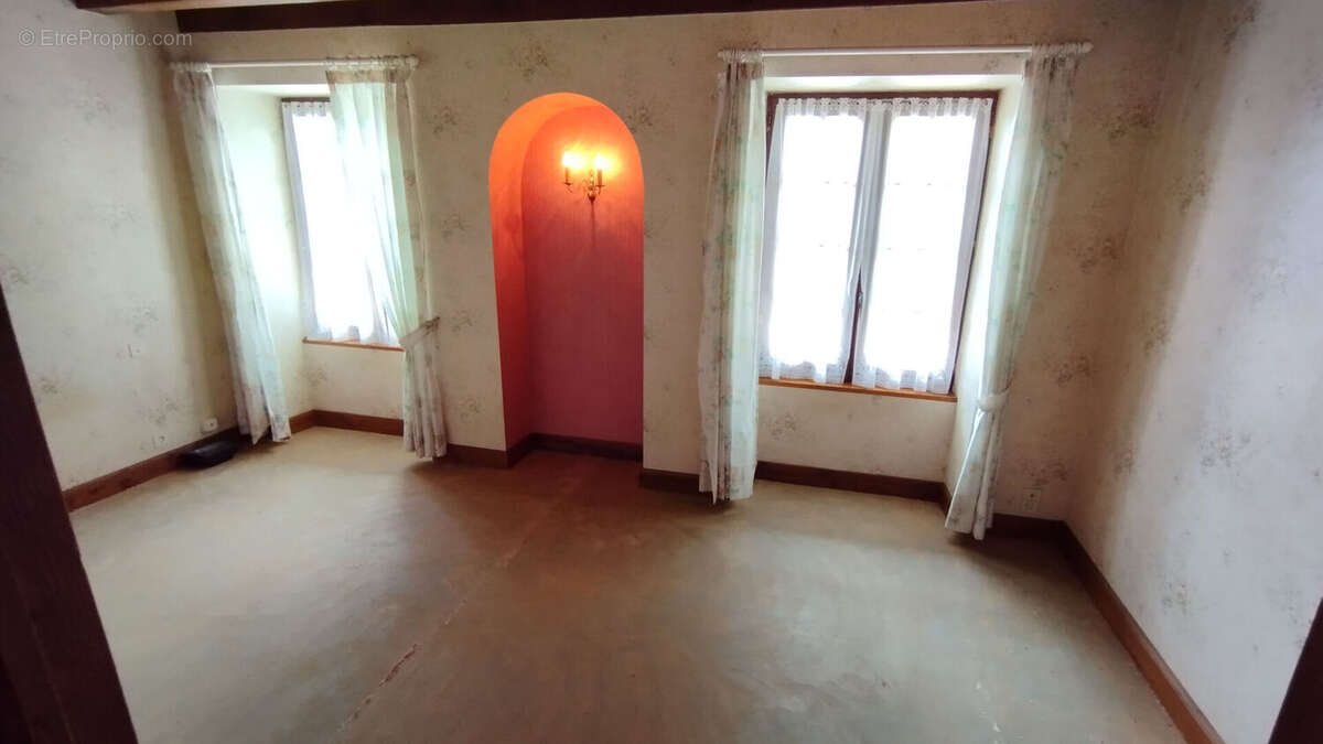 Maison à YZEURES-SUR-CREUSE