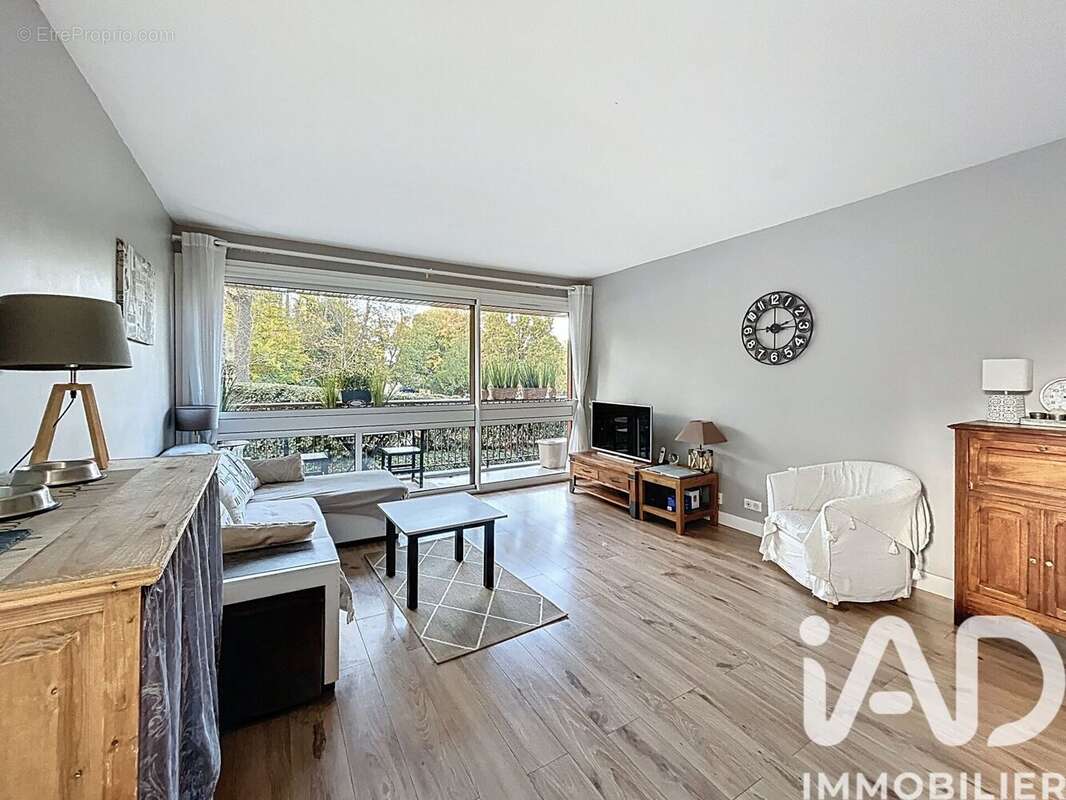 Photo 4 - Appartement à LA CELLE-SAINT-CLOUD