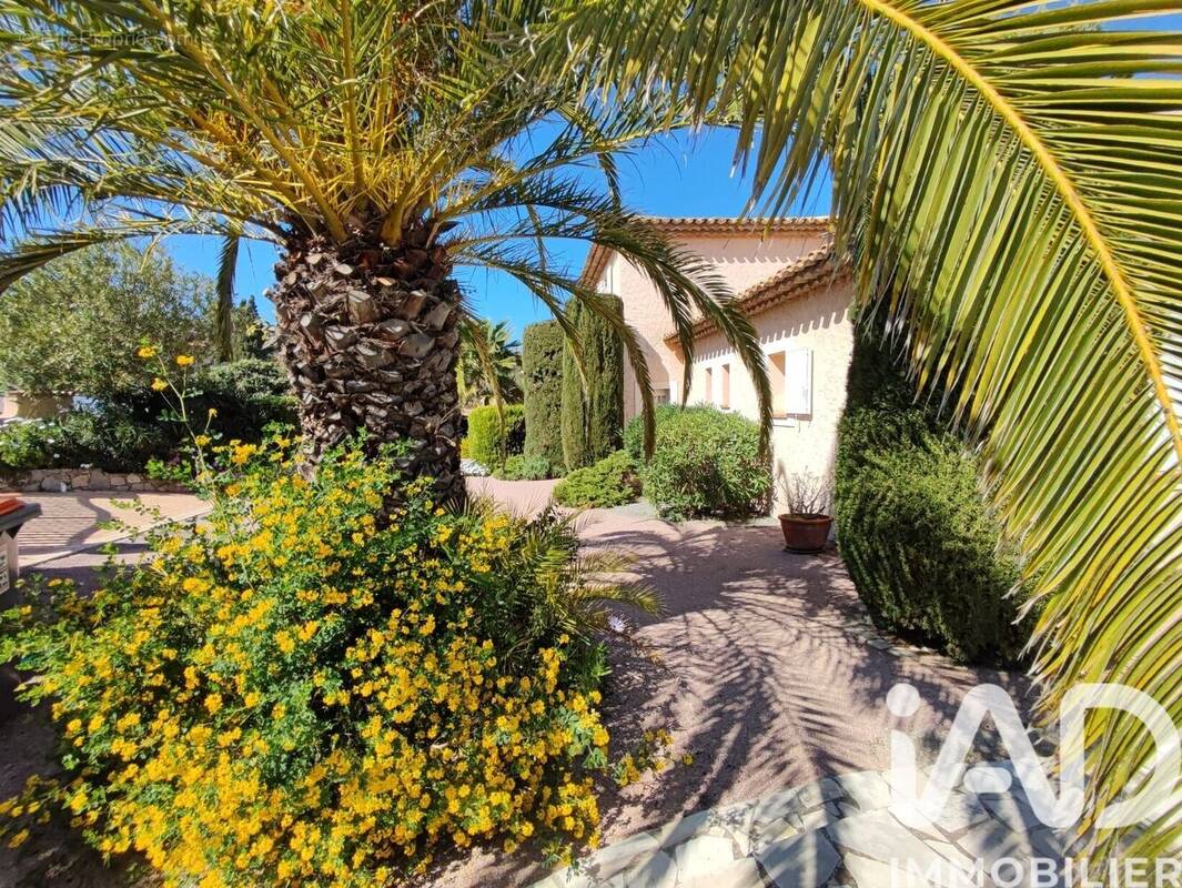 Photo 1 - Maison à ROQUEBRUNE-SUR-ARGENS